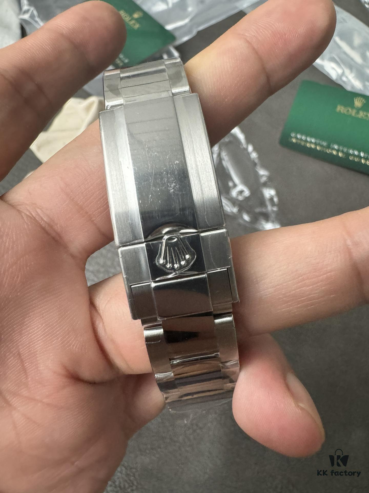6931a687ccd8ab3d7af9aeeb VS Affordable Version of Daytona with 4801 Movement