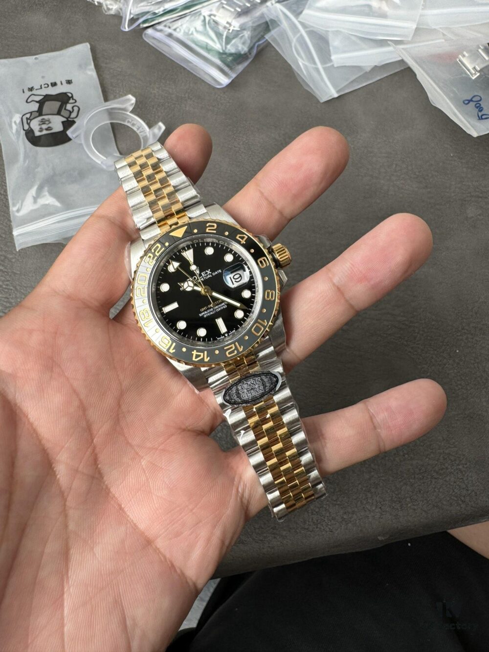 6931a68fccd8ab3d7af9af67 Clean Greenwich Two-Tone Gold Leather Bezel