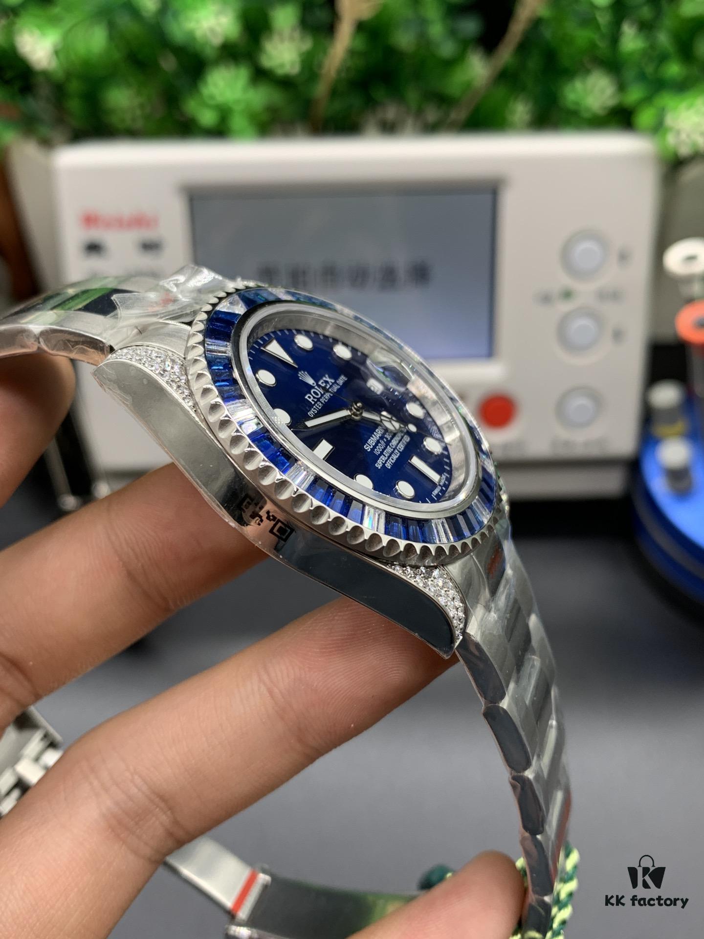 Customized Rolex SUB Submariner with Rear Diamond Inlay