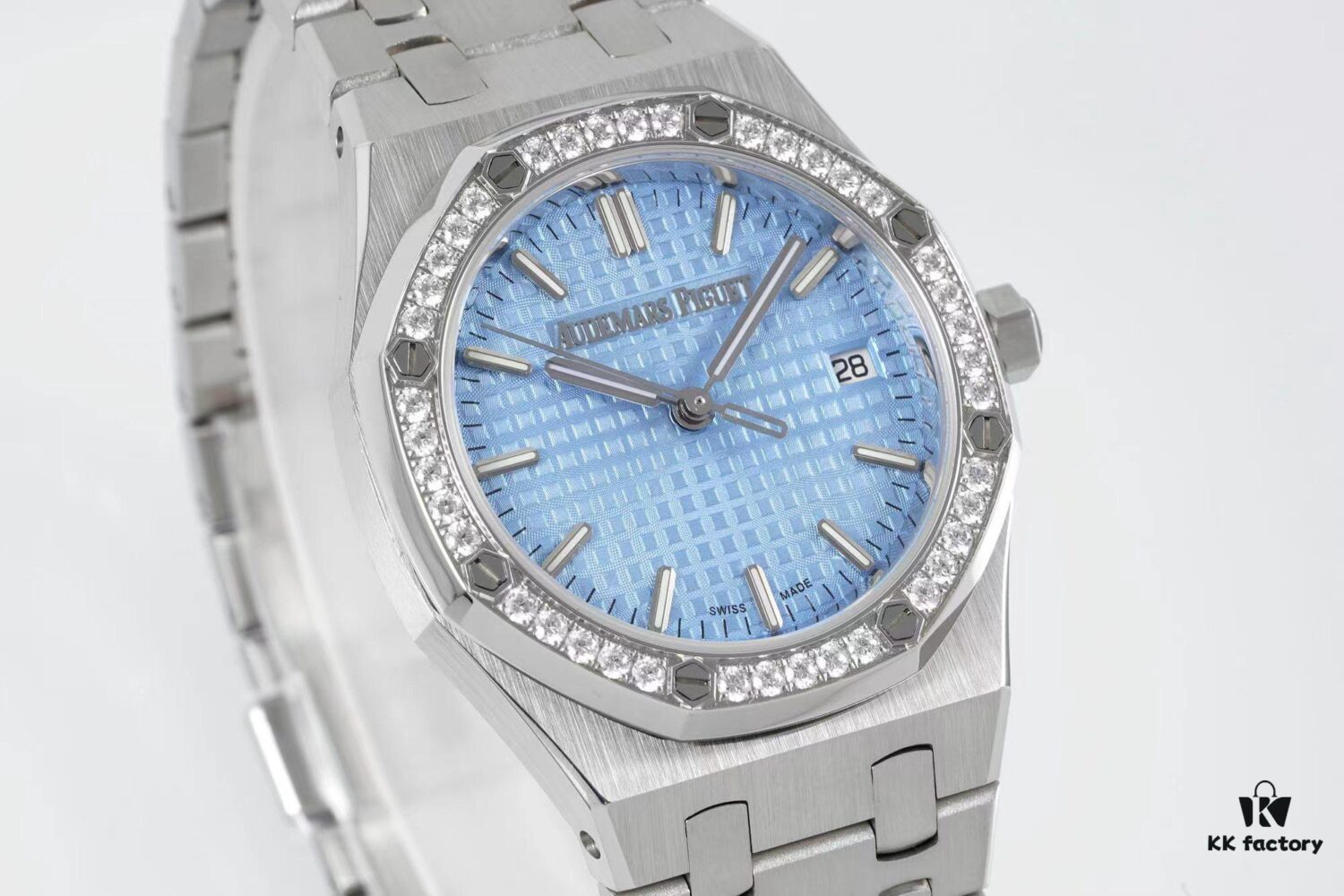 6931a89bccd8ab3d7af9d0a3 Audemars Piguet Royal Oak Automatic Winding Watch with 34mm Diameter