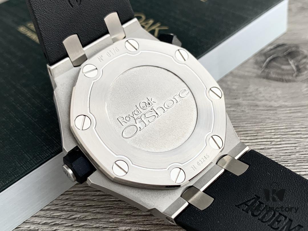6931a8a4ccd8ab3d7af9d13e Royal Oak 15710 Features the Regular Octagonal Case with Eight Decorative Screws, Exuding a Rugged and Masculine Charm