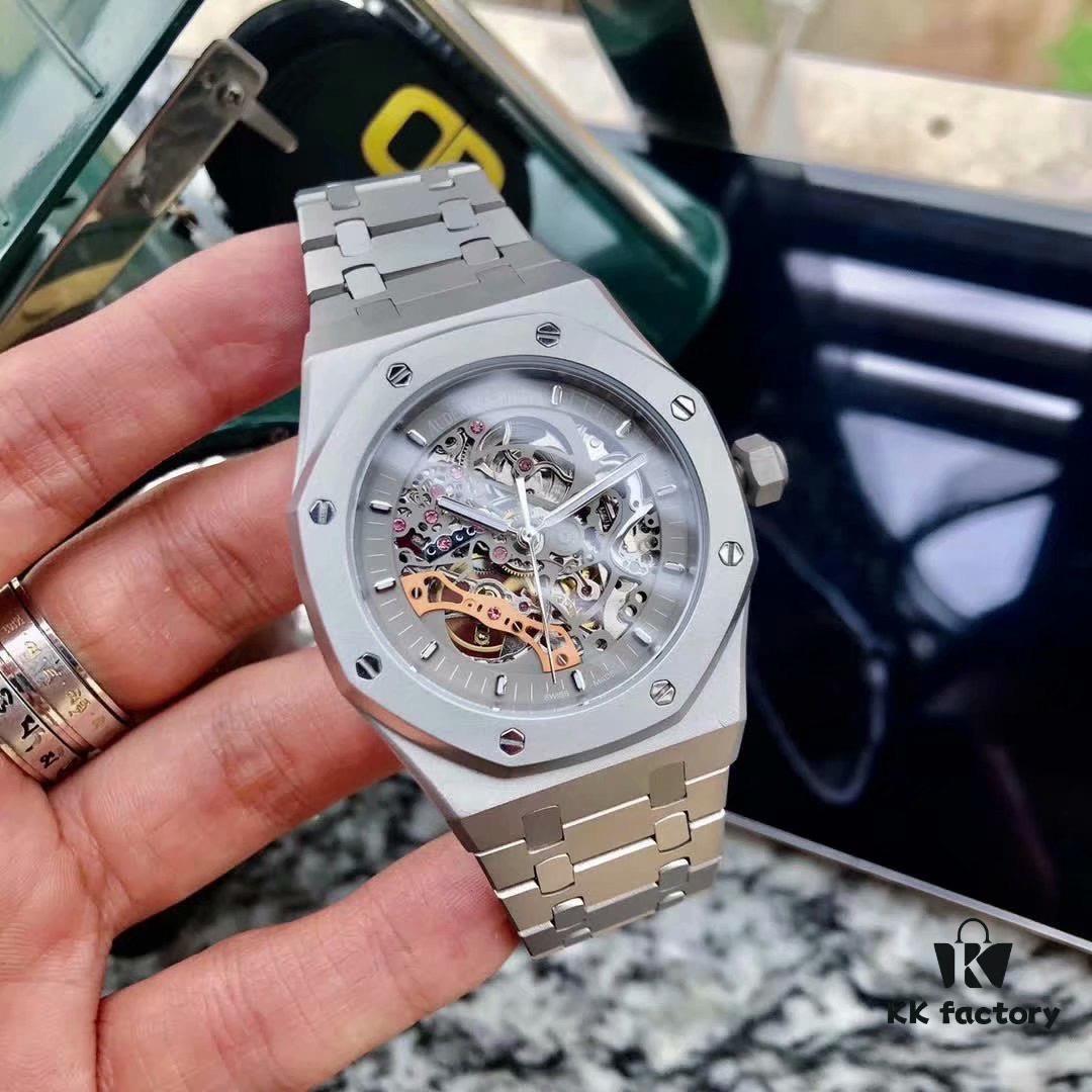 6931a8bbccd8ab3d7af9d2be AP Royal Oak Offshore Series! Dial adorned with BOY Tapisserie openwork decoration, delivering a stronger visual impact. The 41mm watch aligns with modern trends, highlighting masculine charisma, brilliantly radiant with substantial texture, featuring an openwork movement, scratch-resistant glass, 316 stainless steel case, and 361 stainless steel bracelet, epitomizing the ultimate classic in vibrant men's timepieces