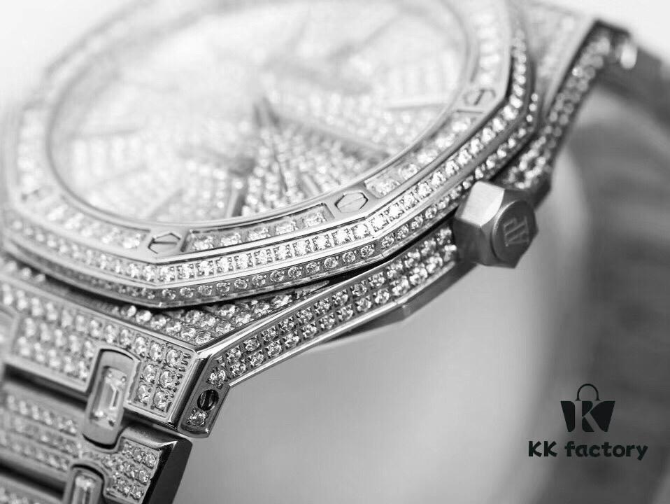 6931a8beccd8ab3d7af9d2ed TZ Royal Oak Series 15452 Men's Full Diamond Pavé Watch (New Version: Side Diamonds, Bracelet Set with Large Square Diamonds, Bar Index Markers, and Built-in Logo)