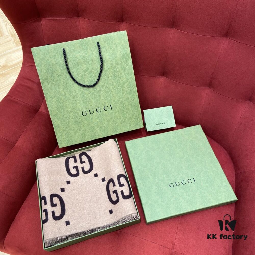 6931a8d7ccd8ab3d7af9d3d0 GUCCI Never Fails, The Hottest Scarf Sensation – A Perfectly Versatile Earth-Tone Beauty to Brighten Your Winter
