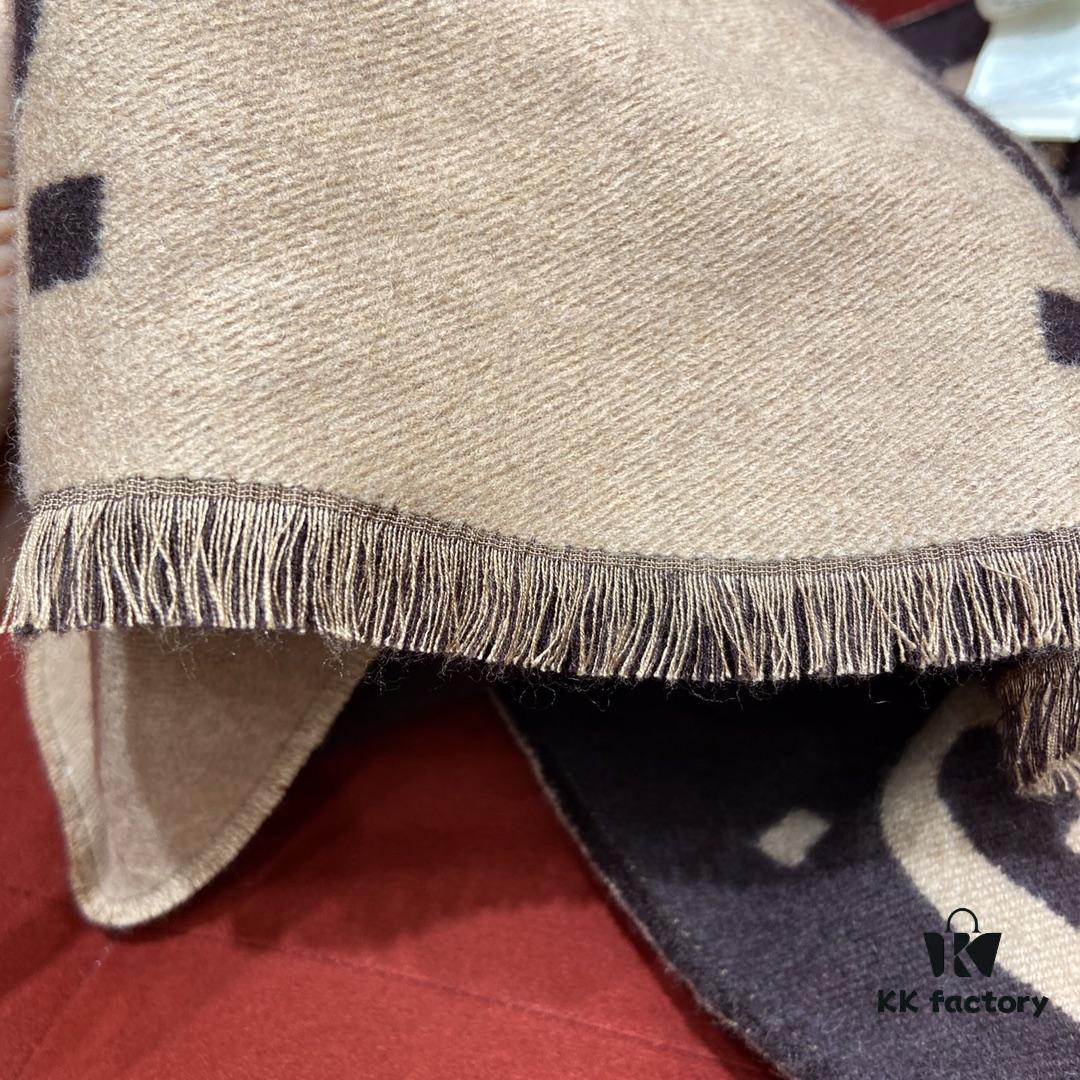 6931a8d8ccd8ab3d7af9d3d6 GUCCI Never Fails, The Hottest Scarf Sensation – A Perfectly Versatile Earth-Tone Beauty to Brighten Your Winter