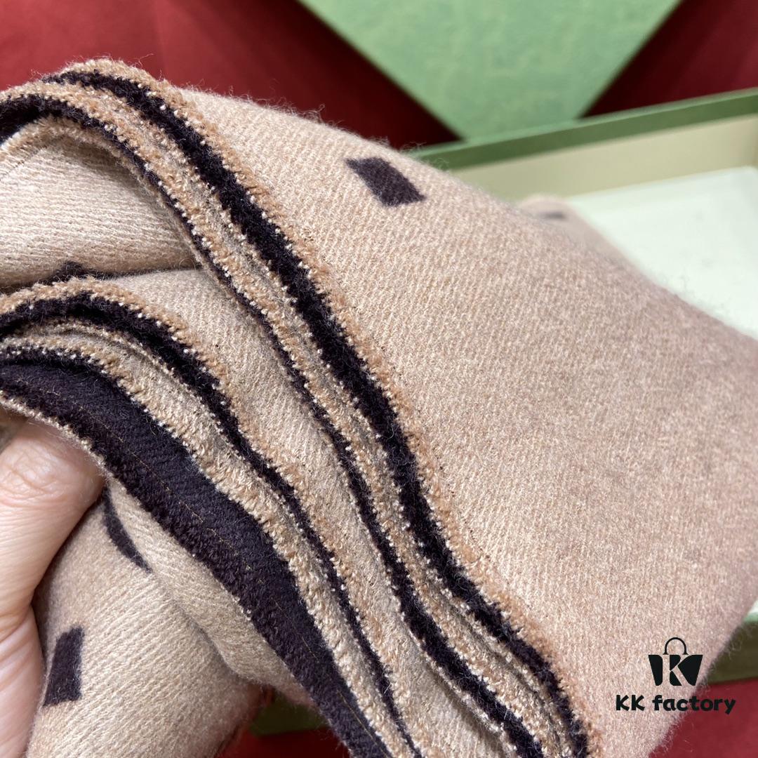6931a8d8ccd8ab3d7af9d3d8 GUCCI Never Fails, The Hottest Scarf Sensation – A Perfectly Versatile Earth-Tone Beauty to Brighten Your Winter