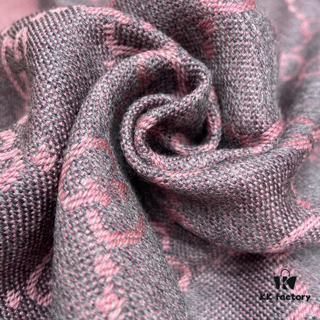6931a8dbccd8ab3d7af9d412 Classic Upgrade - Gray Pink | GUCCI, The Original Divine Aesthetic Style, So Soft and Elegant, Great Value, Double-Sided 3D Jacquard Craft, Wearable on Both Sides, 100% Wool, Extremely Soft and Non-Irritating, 48cm*180cm