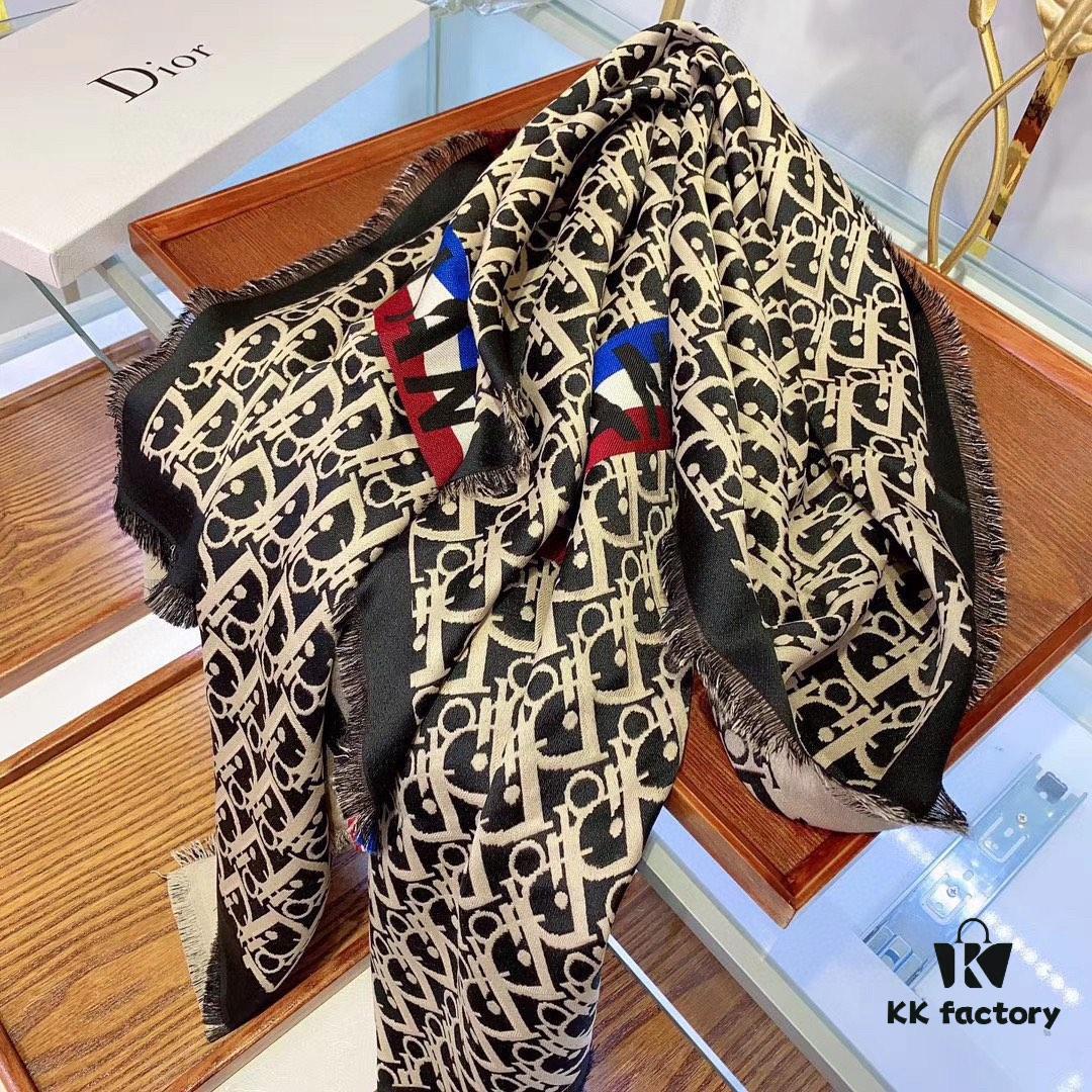 Classic D-Letter Long Scarf – A Timeless Piece to Elevate Elegance and Style