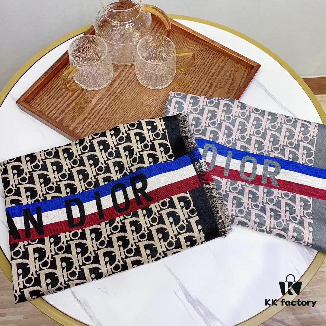 Classic D-Letter Long Scarf – A Timeless Piece to Elevate Elegance and Style