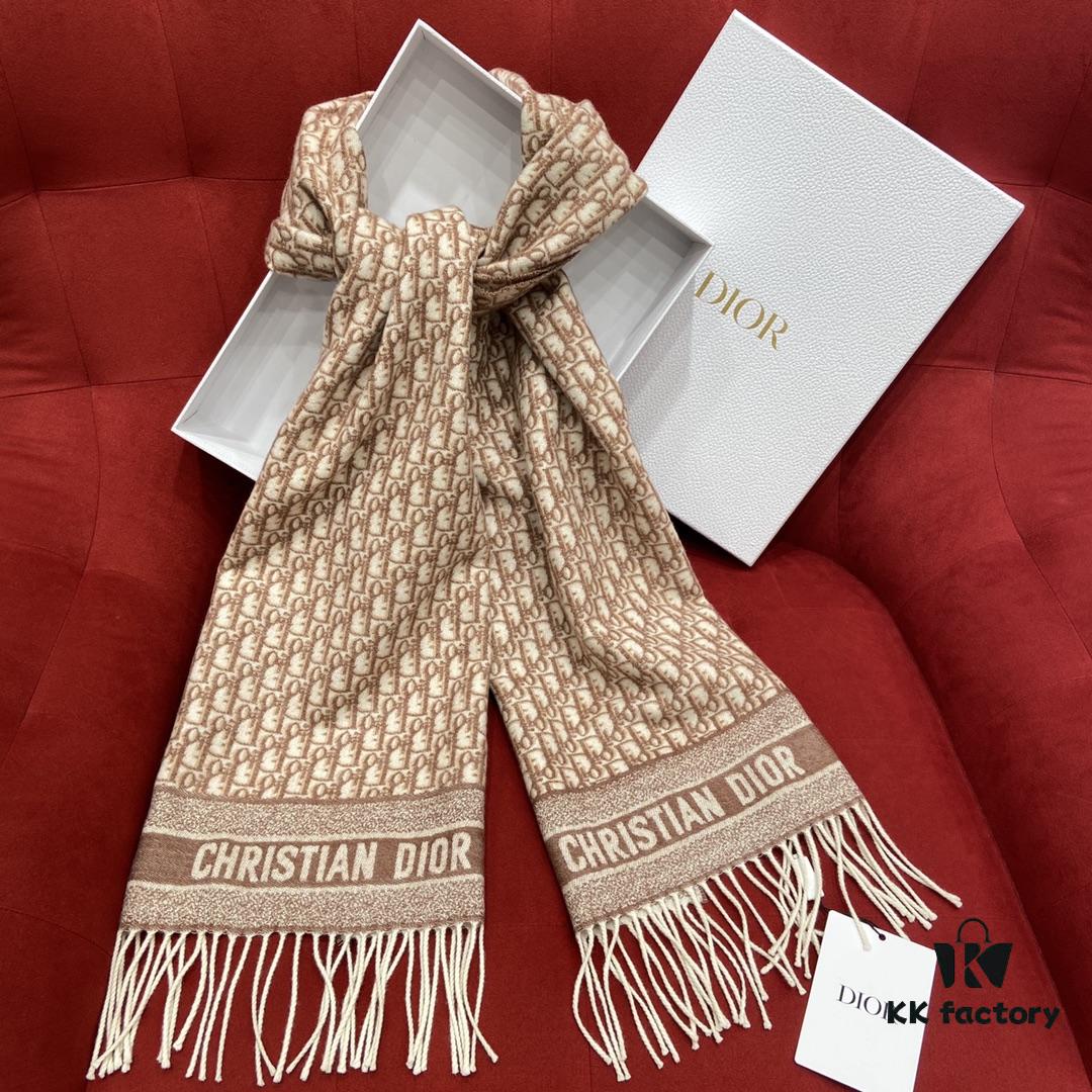 6931a8e9ccd8ab3d7af9d4ef Khaki Dior Winter Must-Have Super Classic Cashmere Scarf