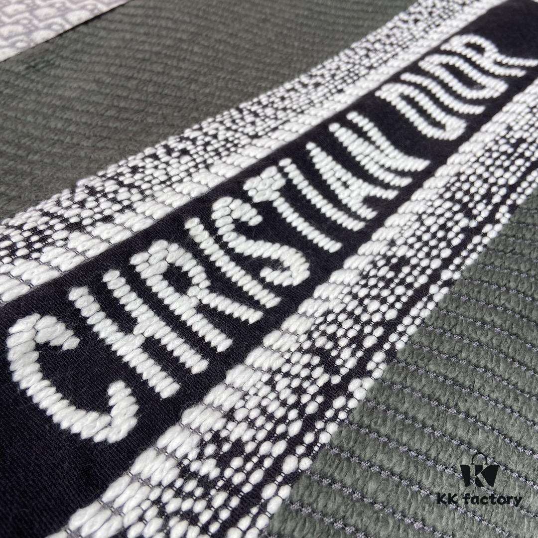 6931a8eeccd8ab3d7af9d54b Gray Dior's Latest Autumn/Winter Preppy Double-Sided Scarf – Extremely Versatile, Two Looks in One