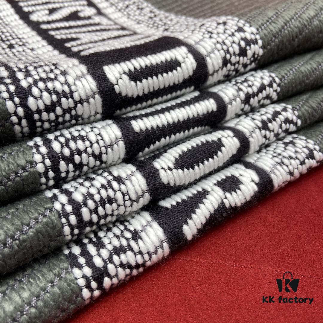 6931a8eeccd8ab3d7af9d54c Gray Dior's Latest Autumn/Winter Preppy Double-Sided Scarf – Extremely Versatile, Two Looks in One