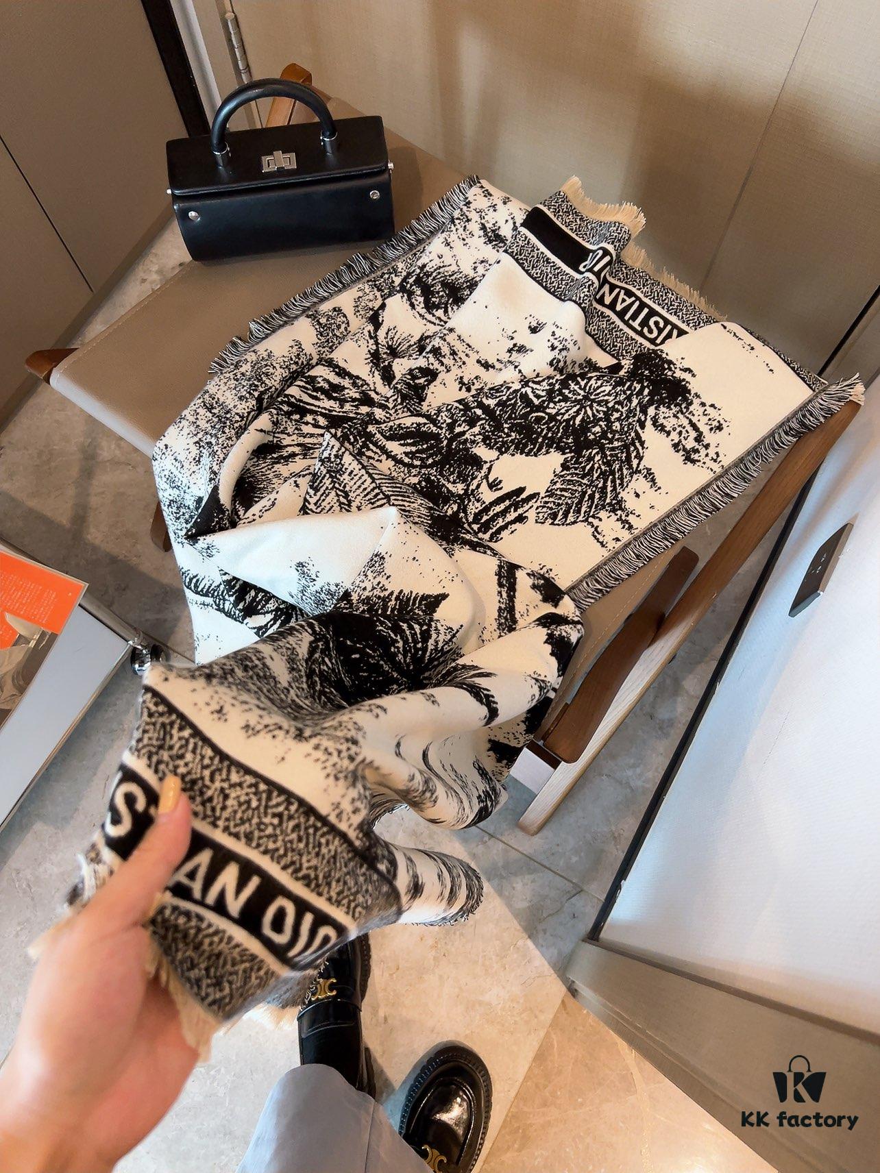 New Arrival❤️ DIOR 2022 Spring Collection 'Rueil Jungle Hand-Drawn Velvet Scarf'
