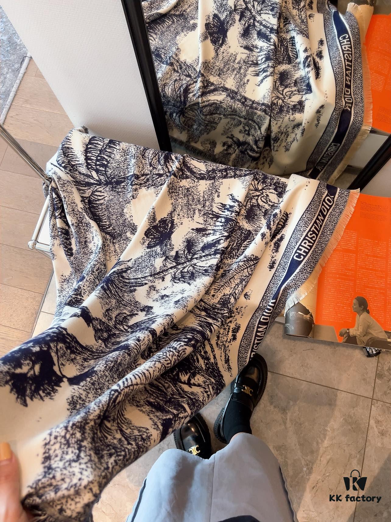 6931a8f2ccd8ab3d7af9d58d New Arrival❤️ DIOR 2022 Spring Collection 'Rueil Hand-Painted Velvet Scarf'