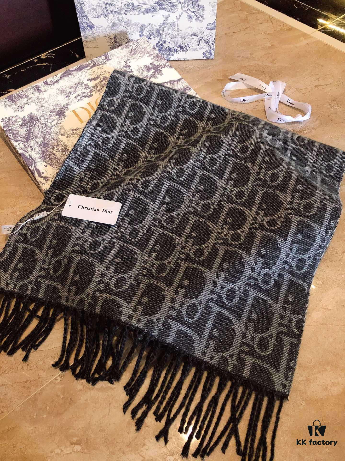 DIOR Latest Scarf, Super Soft and Stylish Double-Sided Design!