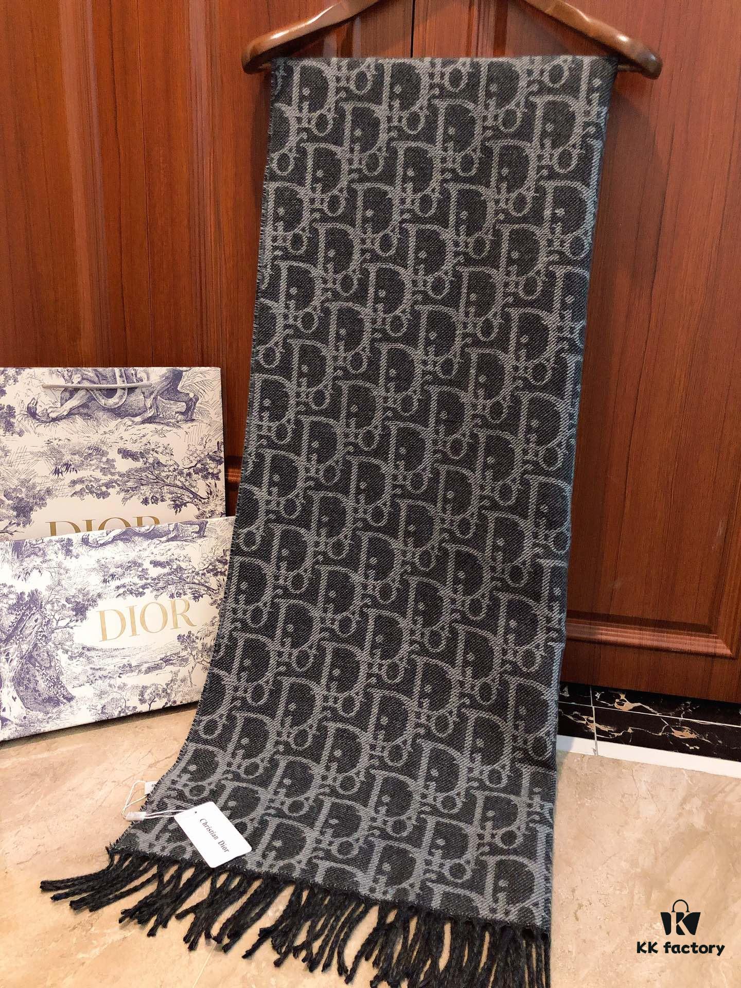 DIOR Latest Scarf, Super Soft and Stylish Double-Sided Design!