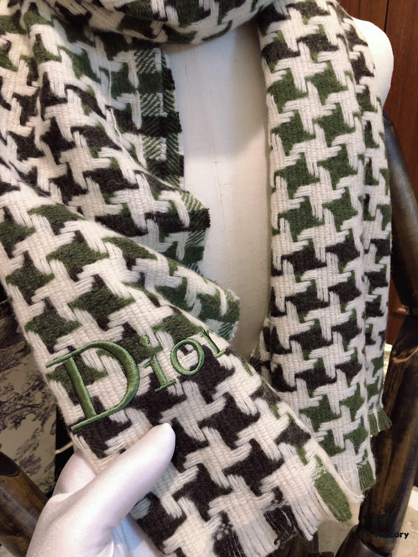 6931a8f8ccd8ab3d7af9d5e9 Dior D House Houndstooth Z Street Style! Classic Logo Embroidery, Houndstooth Pattern Gradually Enlarging from Small to Large, Requiring Extremely High Craftsmanship. Perfect Color Matching, All Timelessly Stylish – A Must-Have in Every Color! Material: 100% Wool