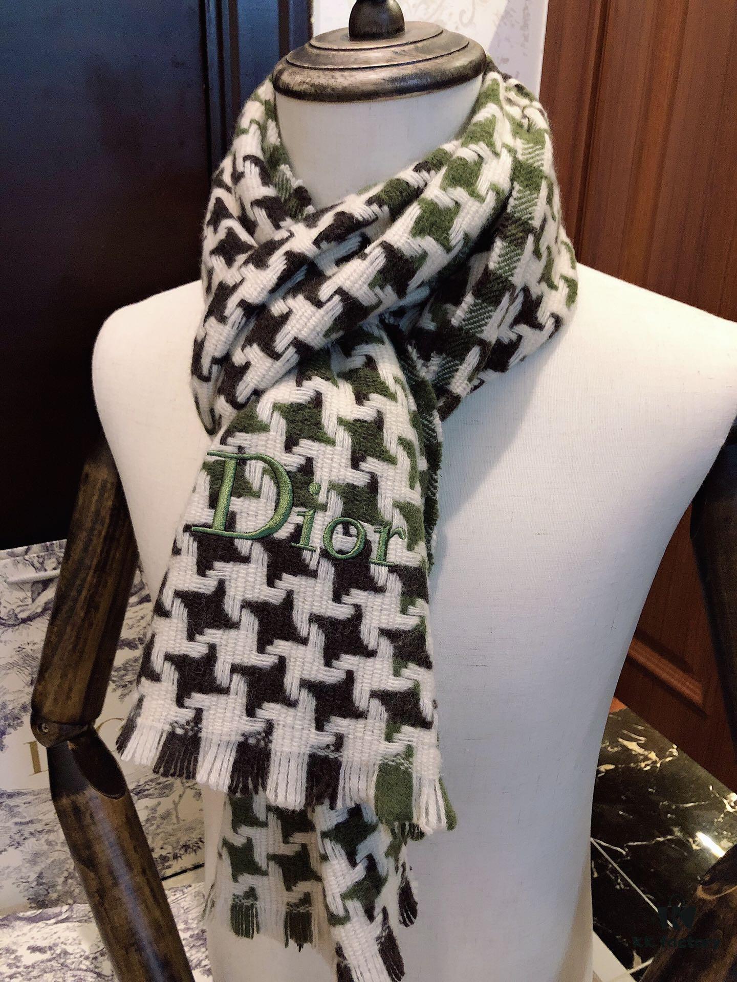 6931a8f8ccd8ab3d7af9d5ea Dior D House Houndstooth Z Street Style! Classic Logo Embroidery, Houndstooth Pattern Gradually Enlarging from Small to Large, Requiring Extremely High Craftsmanship. Perfect Color Matching, All Timelessly Stylish – A Must-Have in Every Color! Material: 100% Wool