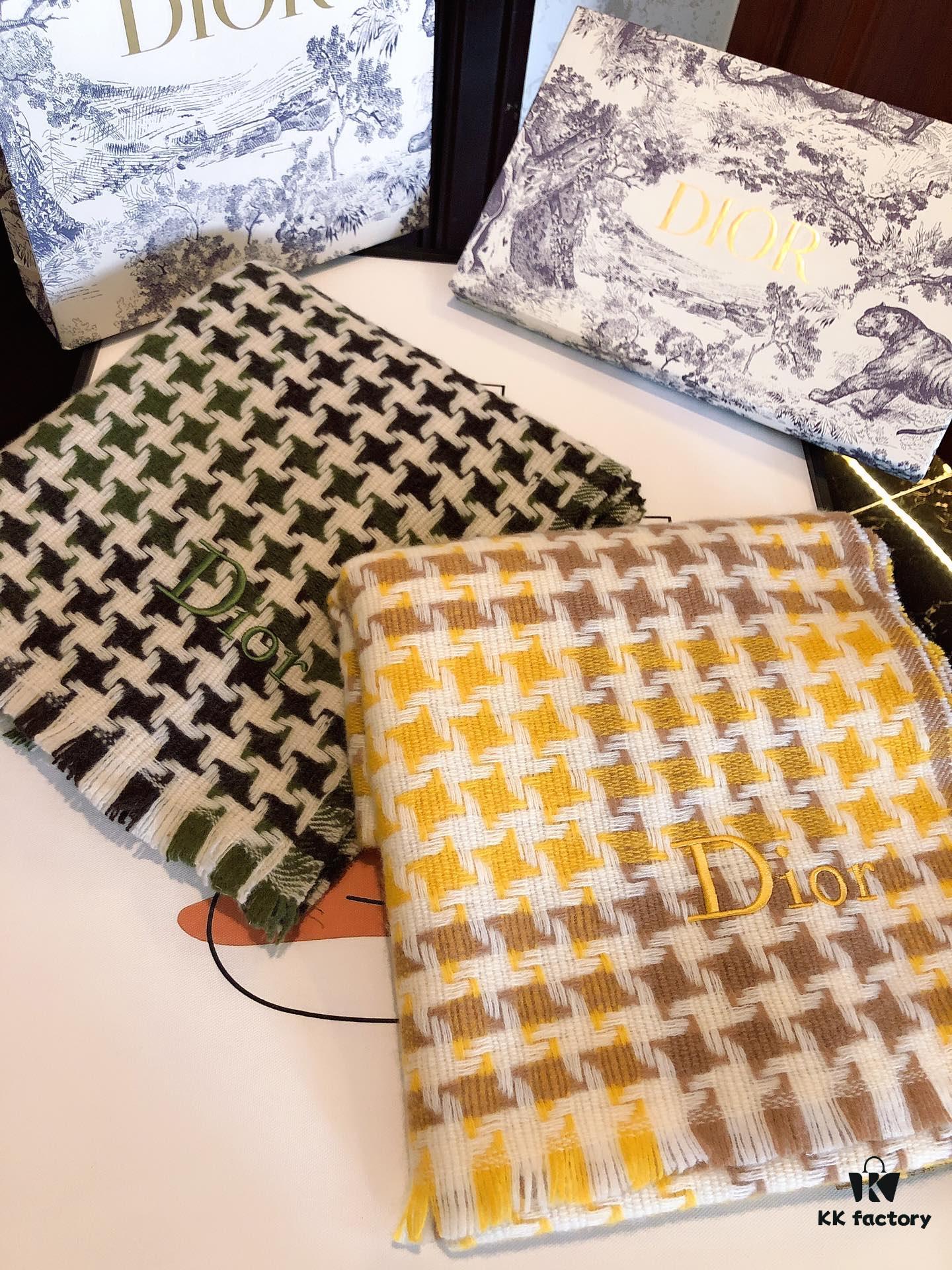 6931a8f9ccd8ab3d7af9d5f0 Dior D House Houndstooth Z Street Style! Classic Logo Embroidery, Houndstooth Pattern Gradually Enlarging from Small to Large, Requiring Extremely High Craftsmanship. Perfect Color Matching, All Timelessly Stylish – A Must-Have in Every Color! Material: 100% Wool