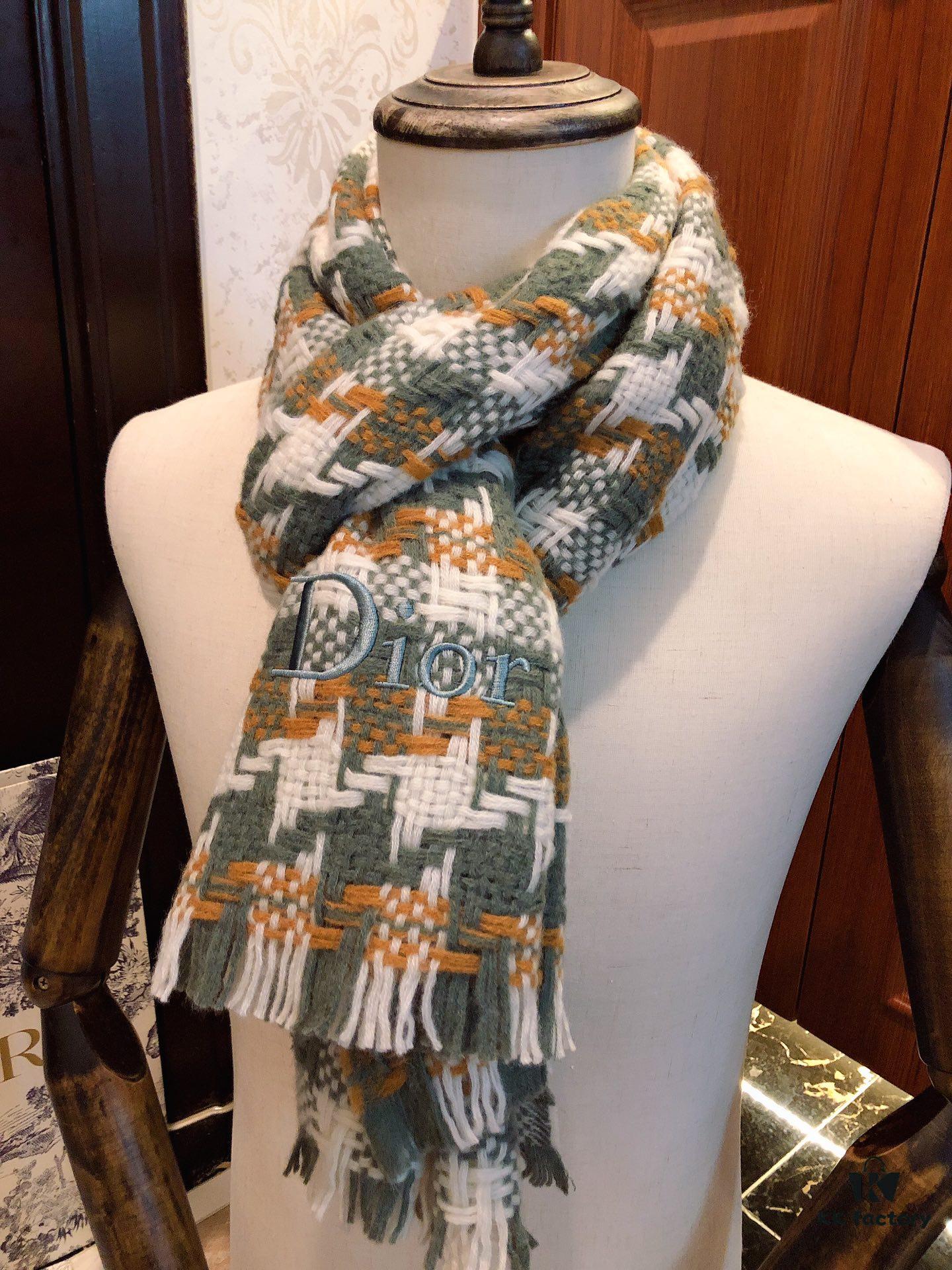 6931a8f9ccd8ab3d7af9d5f4 Dior D-House Houndstooth Z-Street Style! Classic logo embroidery, houndstooth pattern arranged from small to large, requiring extremely high craftsmanship. All four colorways are classically stylish—each one a must-have! Material: 100% wool