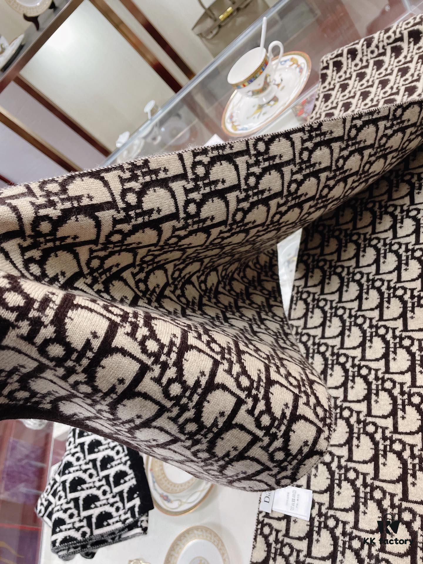 6931a8f9ccd8ab3d7af9d5fe Dior · Classic Autumn-Winter Knit Bicolor Jacquard Cashmere Scarf 30*200cm