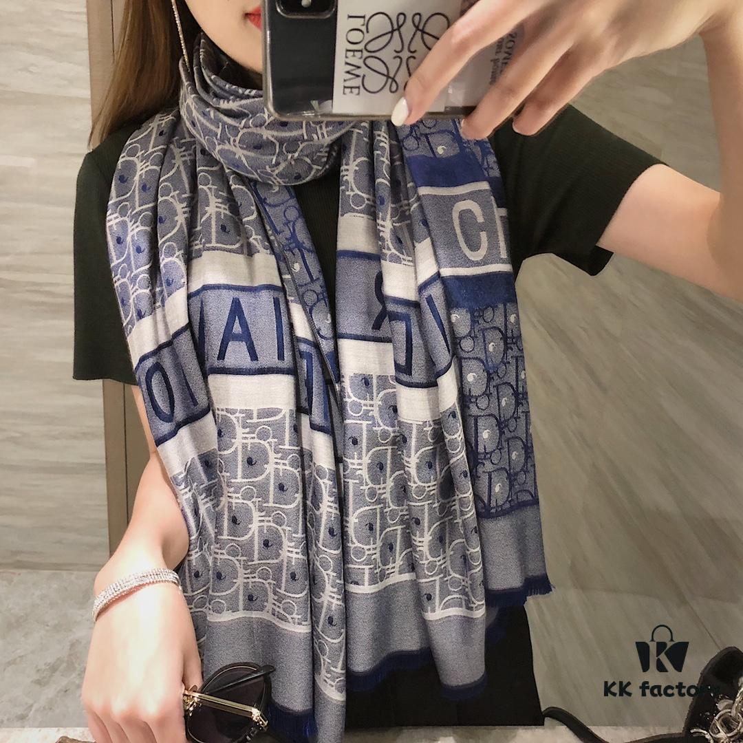 6931a8faccd8ab3d7af9d606 Premium Blue Dior-Style Packaging, Includes Card, Ribbon, Invoice, UnionPay Gift Set 🌹 Export Surplus from Italy, Once Sold Out, No Restocking. High-Quality Tencel Cotton Jacquard Scarf, Suitable for All Seasons, Soft and Skin-Friendly. 4 Designs, 8 Colors Each, Limited Stock Under 50,000 Pieces. Size: Approx. 180×70 cm. Wholesale Orders Welcome for Boutiques