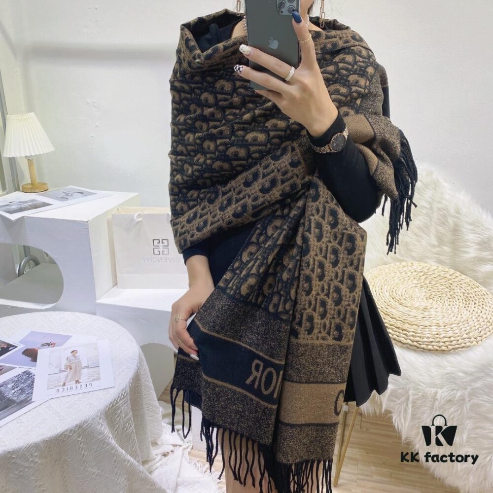 6931a8fbccd8ab3d7af9d61e New Dior-style Silver Thread Core Yarn Scarf, Fashionable Luxury Design, Exquisitely Crafted, Two Colors in Stock