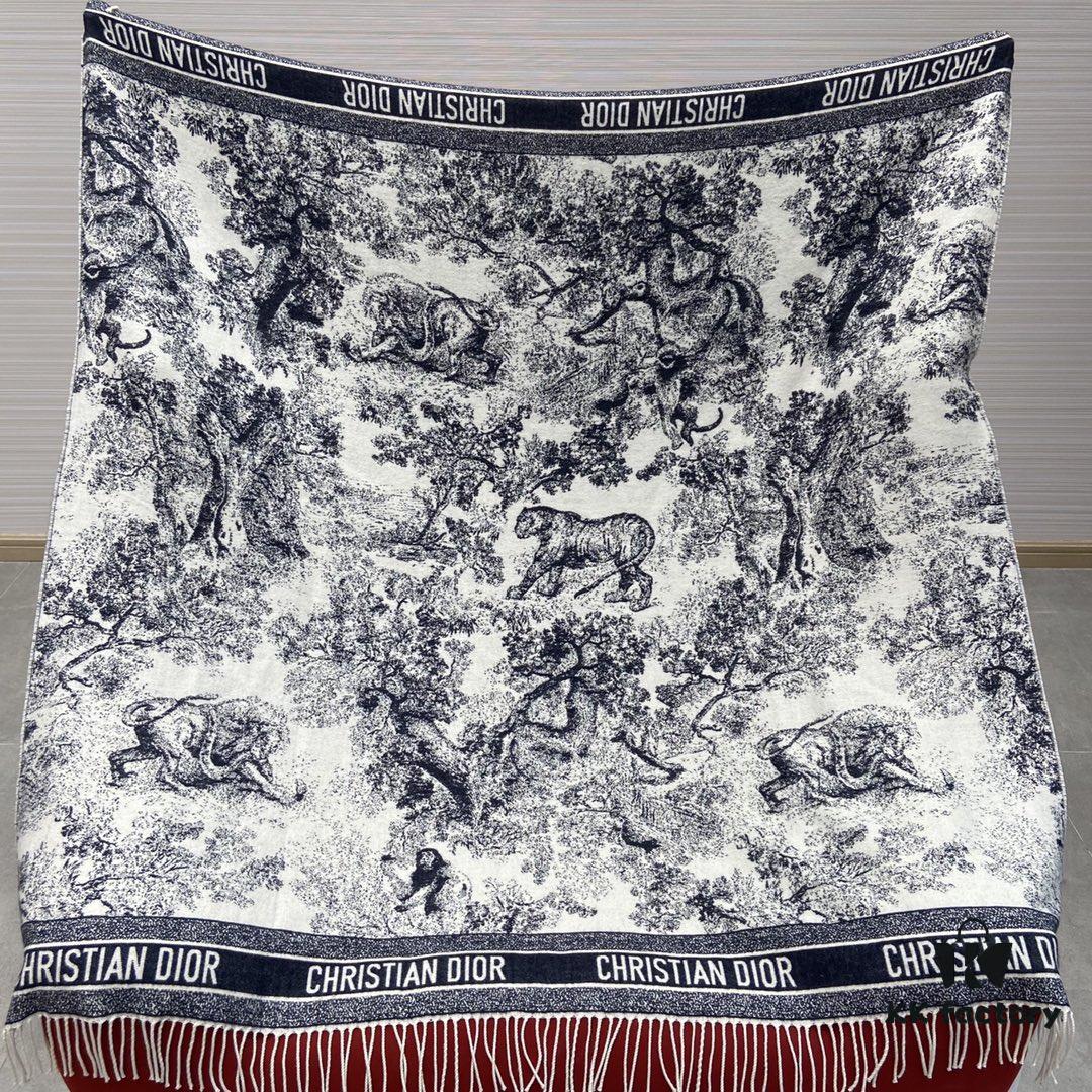 6931a8ffccd8ab3d7af9d65f Ruyi Print Dior-style Practical Shawl Everyone Should Own