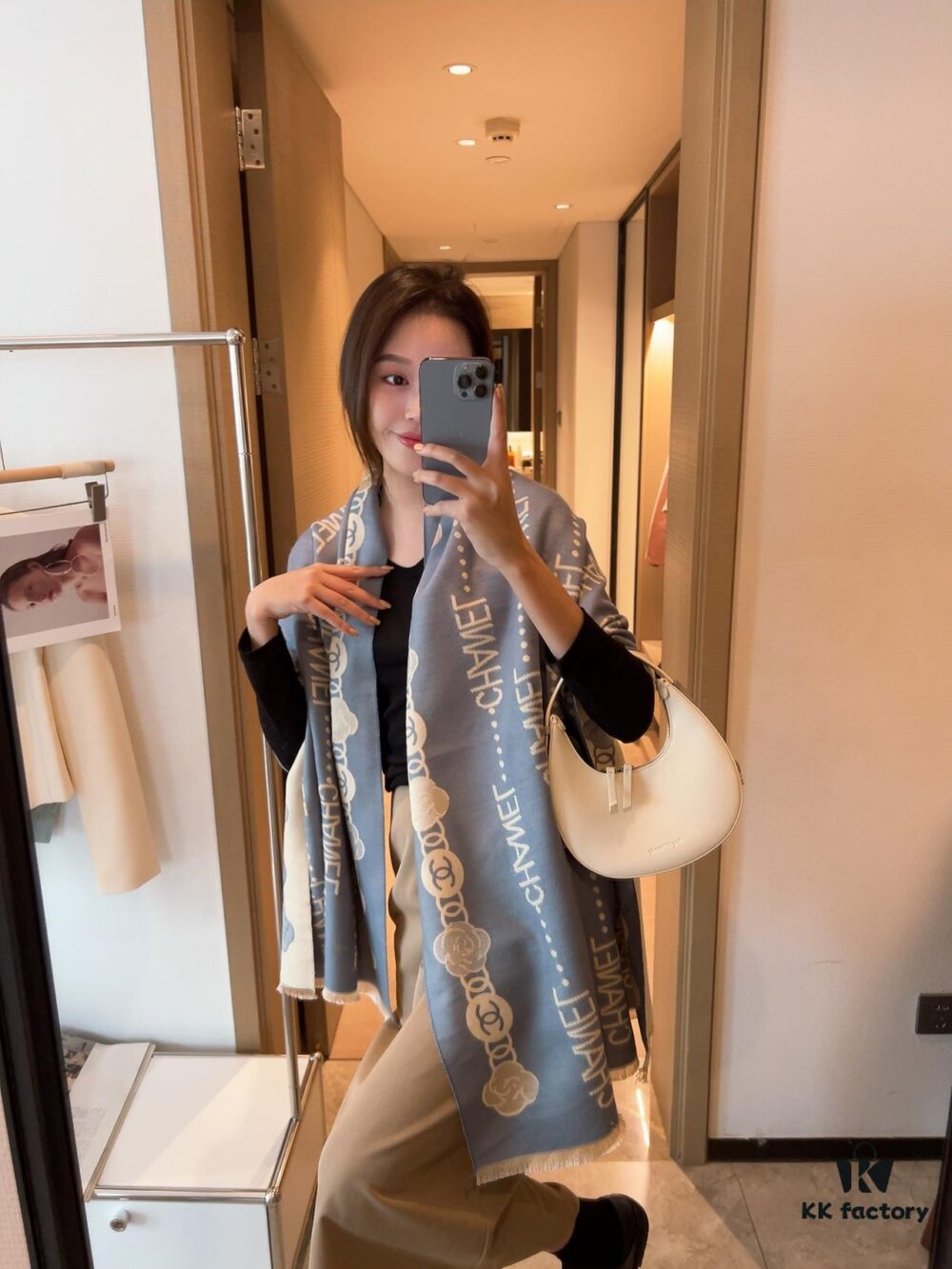 Chanel 23AW Cashmere Scarf - Youthful and Stylish, Must-Have for Chanel Lovers