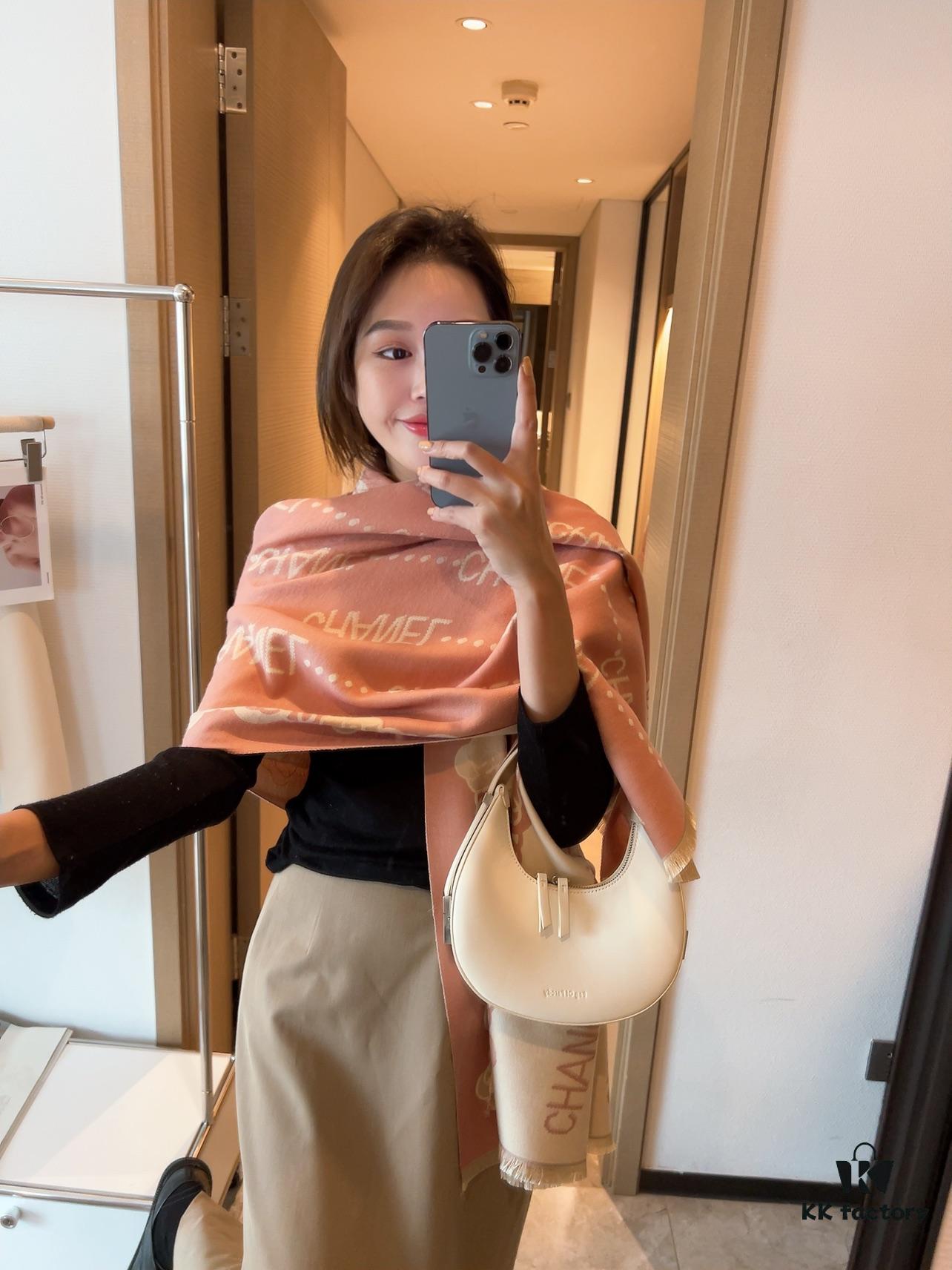 6931a905ccd8ab3d7af9d6ba Chanel 23AW Cashmere Scarf - Youthful and Stylish, Must-Have for Chanel Lovers