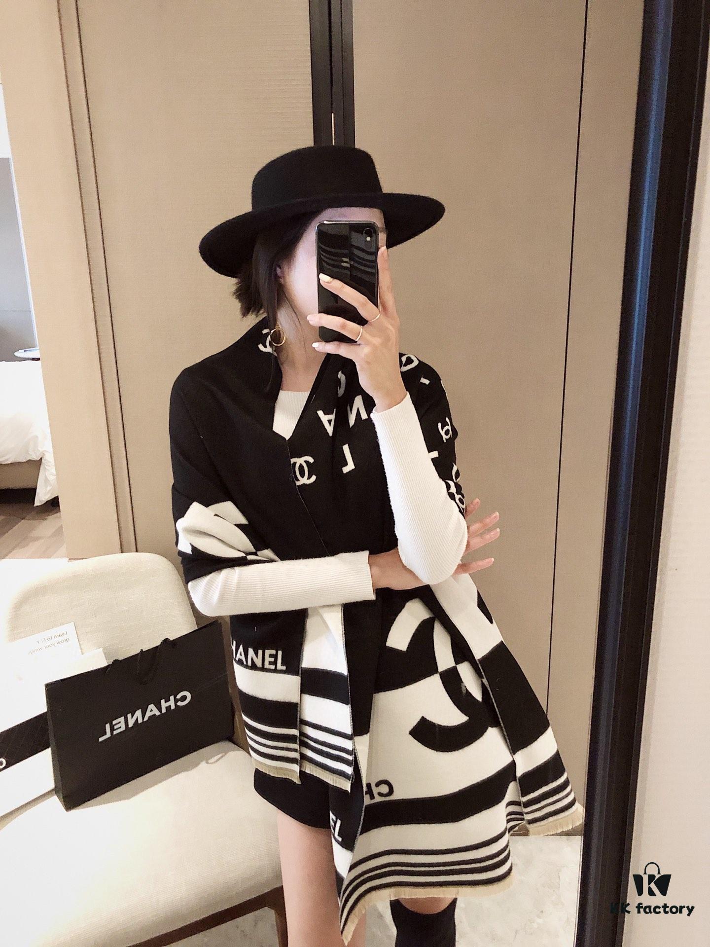 6931a907ccd8ab3d7af9d6db European Edition Exclusive 🌹🌹🌹 New Style Coco Chanel Cashmere-Like Yarn Jacquard Scarf 🧣 Fashionable Luxury Brand Style, Exquisite Craftsmanship, In Stock. Excellent Fit and Drape. High Cost-Performance for Gifting or Personal Use. Size: Approx 180×65 cm, Weight: 320g+