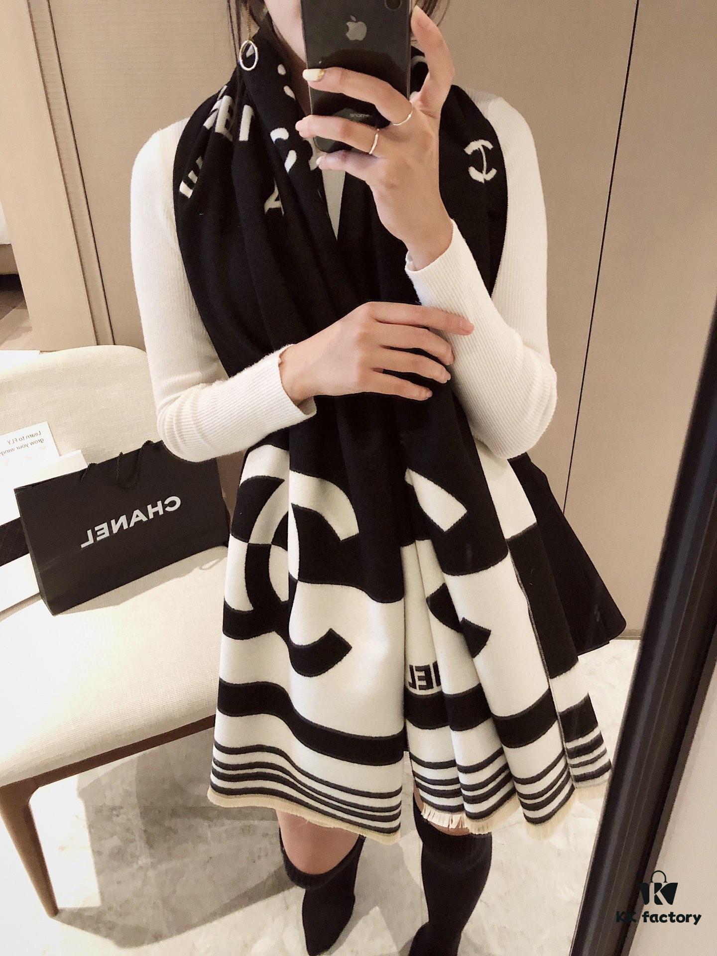 6931a907ccd8ab3d7af9d6dc European Edition Exclusive 🌹🌹🌹 New Style Coco Chanel Cashmere-Like Yarn Jacquard Scarf 🧣 Fashionable Luxury Brand Style, Exquisite Craftsmanship, In Stock. Excellent Fit and Drape. High Cost-Performance for Gifting or Personal Use. Size: Approx 180×65 cm, Weight: 320g+