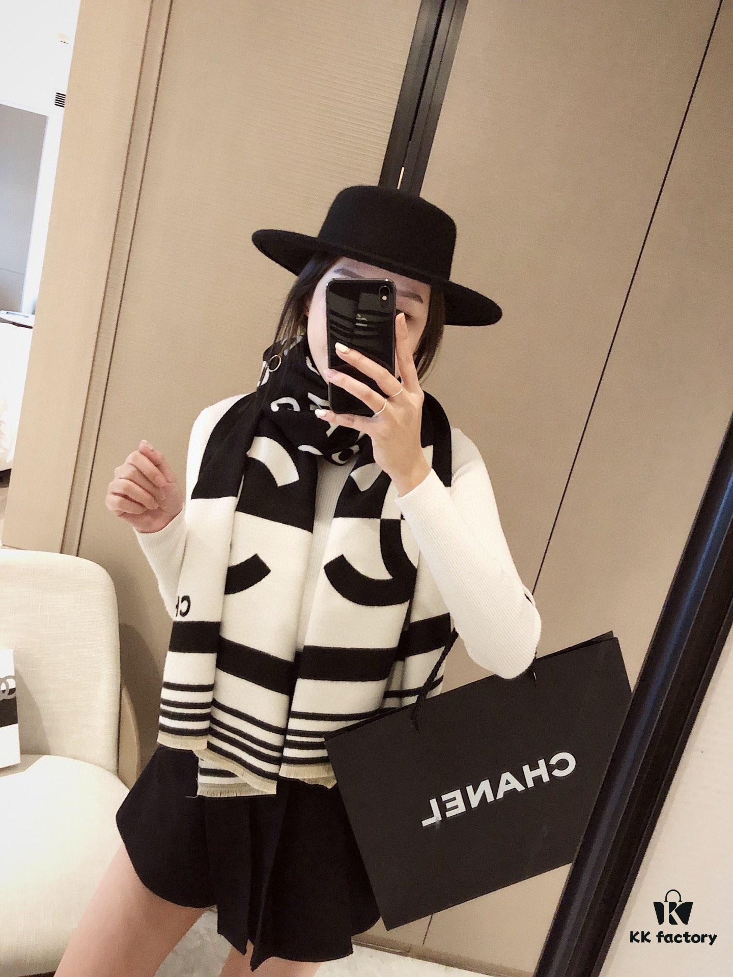 6931a907ccd8ab3d7af9d6dd European Edition Exclusive 🌹🌹🌹 New Style Coco Chanel Cashmere-Like Yarn Jacquard Scarf 🧣 Fashionable Luxury Brand Style, Exquisite Craftsmanship, In Stock. Excellent Fit and Drape. High Cost-Performance for Gifting or Personal Use. Size: Approx 180×65 cm, Weight: 320g+