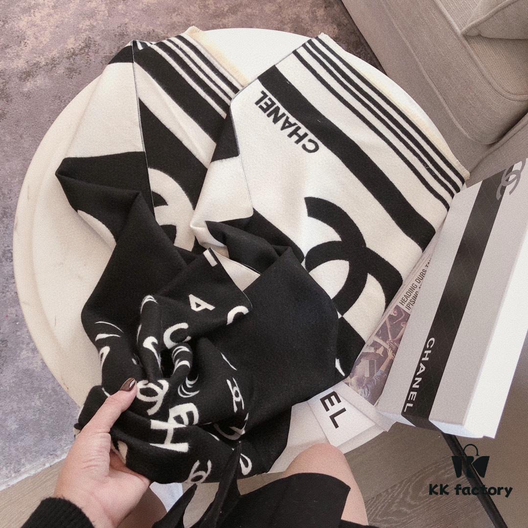 6931a907ccd8ab3d7af9d6de European Edition Exclusive 🌹🌹🌹 New Style Coco Chanel Cashmere-Like Yarn Jacquard Scarf 🧣 Fashionable Luxury Brand Style, Exquisite Craftsmanship, In Stock. Excellent Fit and Drape. High Cost-Performance for Gifting or Personal Use. Size: Approx 180×65 cm, Weight: 320g+
