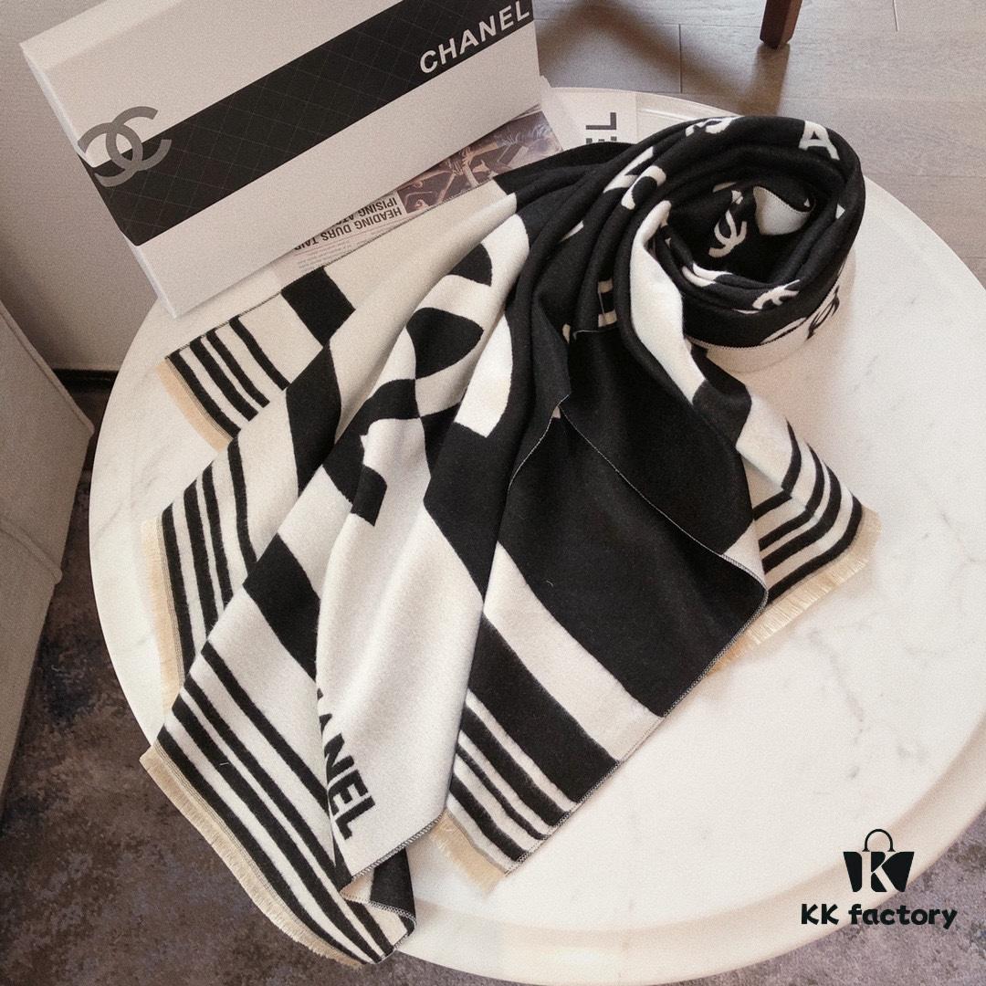 6931a907ccd8ab3d7af9d6df European Edition Exclusive 🌹🌹🌹 New Style Coco Chanel Cashmere-Like Yarn Jacquard Scarf 🧣 Fashionable Luxury Brand Style, Exquisite Craftsmanship, In Stock. Excellent Fit and Drape. High Cost-Performance for Gifting or Personal Use. Size: Approx 180×65 cm, Weight: 320g+