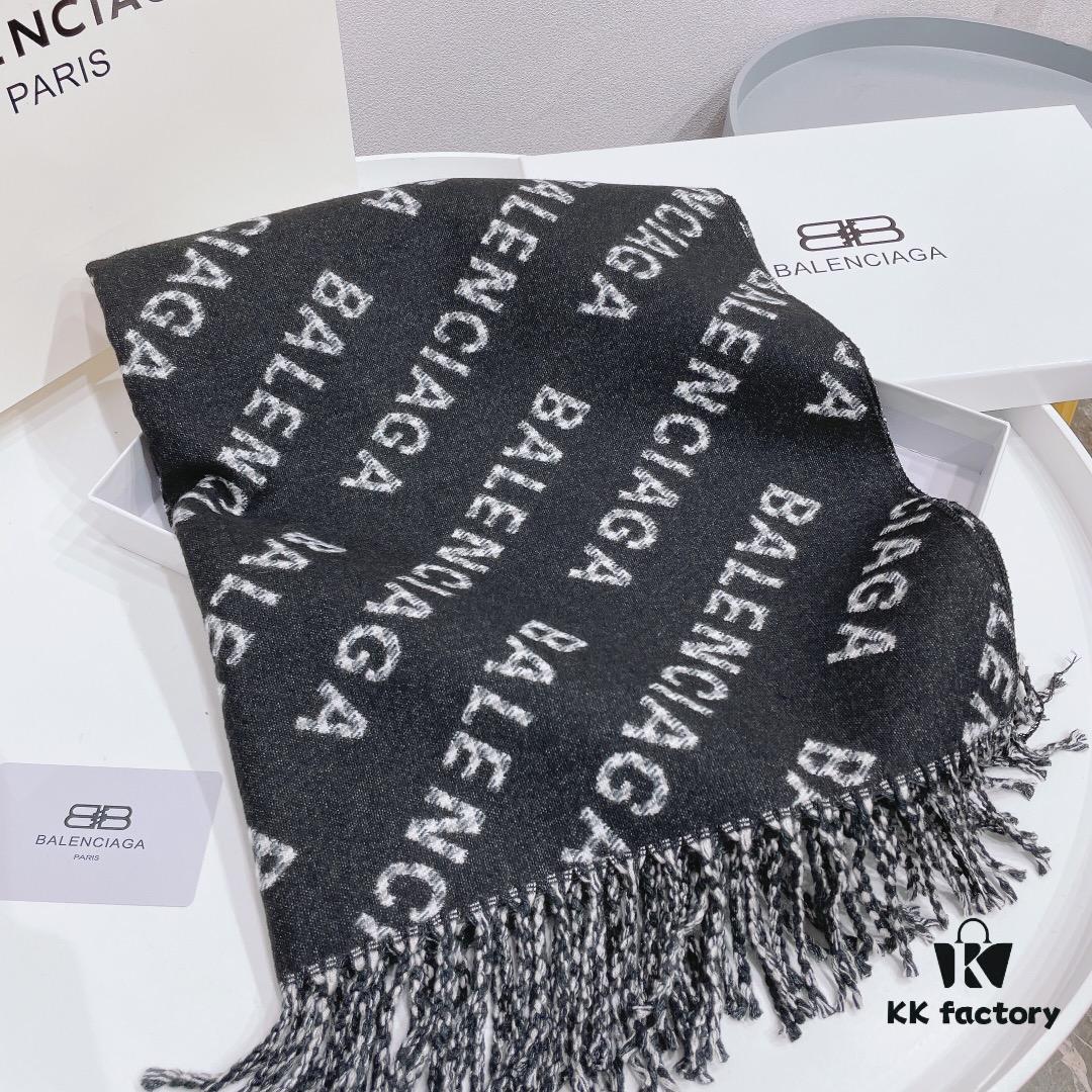 6931a915ccd8ab3d7af9d7c0 Balenciaga: A Great Scarf Lies in Every Detail