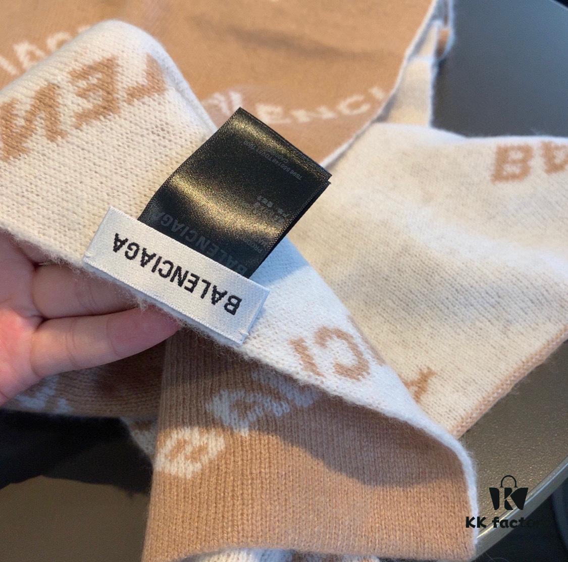 6931a917ccd8ab3d7af9d7e4 Balenciaga, synonymous with fashion and youth, perfect black and white combination, a must-have for trendsetters! 100% cashmere! Elegant logo jacquard! Soft and skin-friendly texture! New autumn/winter scarf (boutique style) 38x200 cm