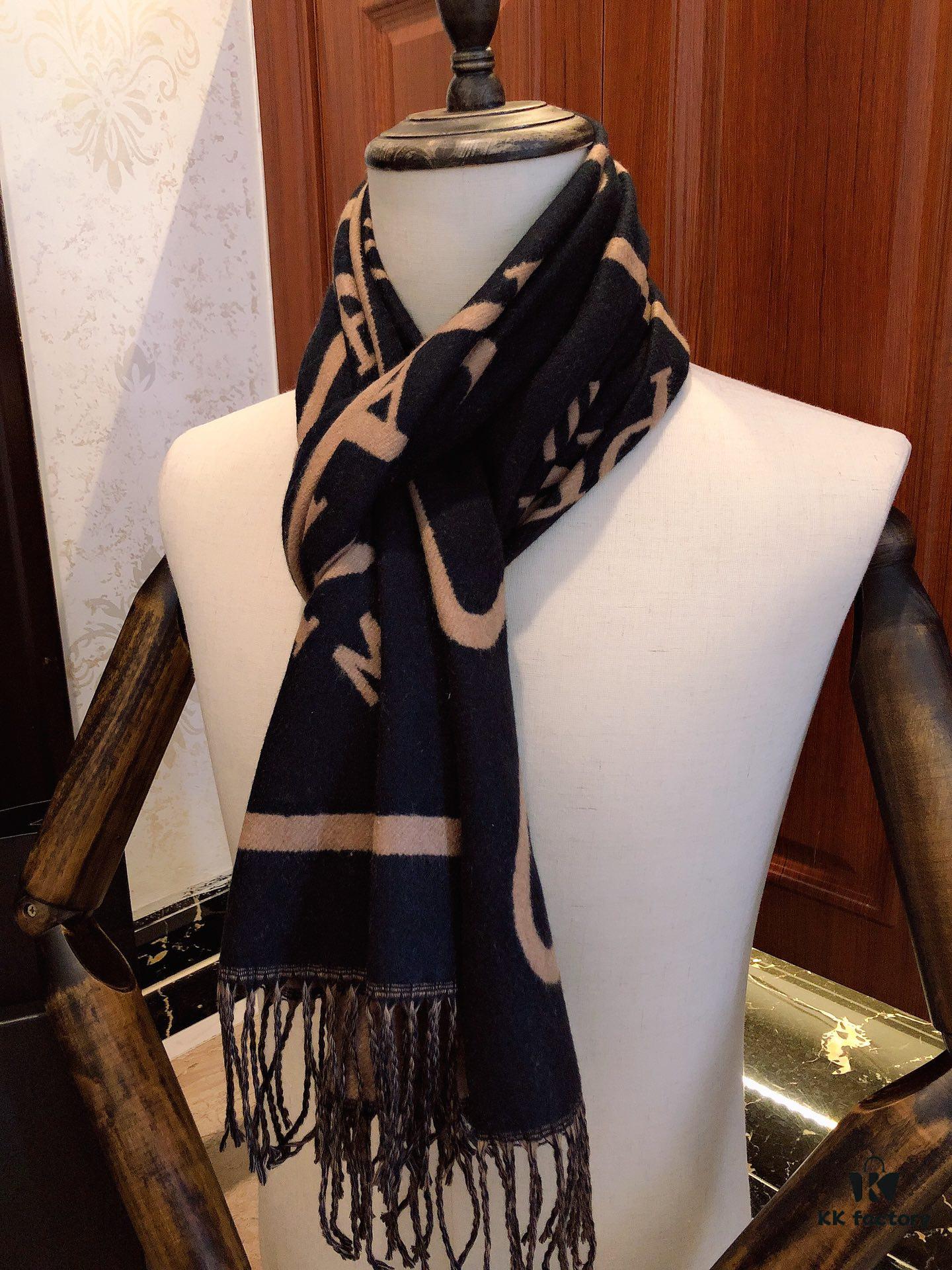 6931a92eccd8ab3d7af9d94b Prada Latest Couple Scarf Double-Sided Jacquard Scarf, Large and Minimalist, The Ultimate Choice for Successful Men, Classic Pattern with Logo Design, Fashionable Colors Exuding a Sophisticated Atmosphere, Fully Meeting Your Demands for Style and Quality