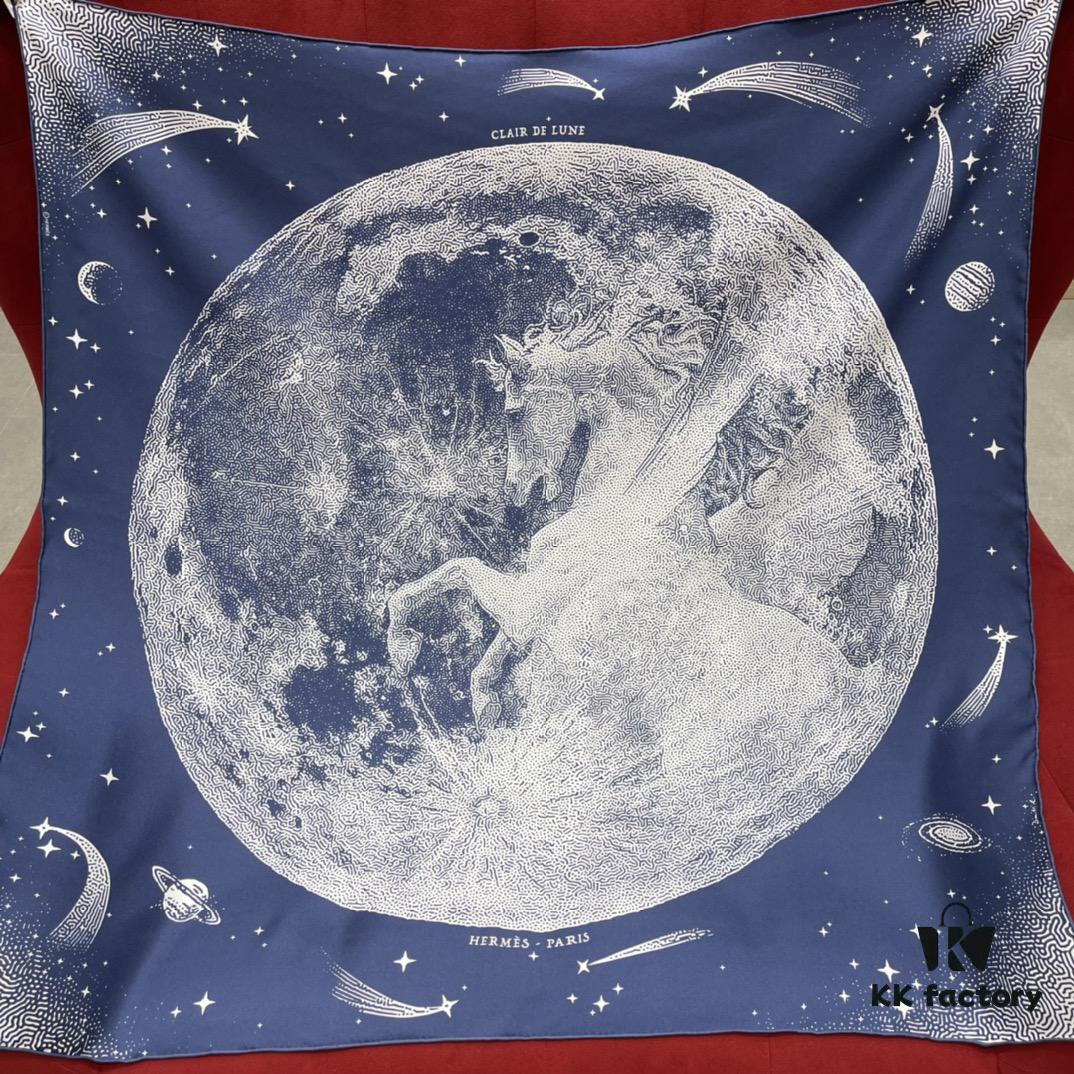 HERMES Double-Sided White Moonlight Square Scarf, Elegant Color Scheme – Reversible Design, 100% Mulberry Silk, 90*90CM