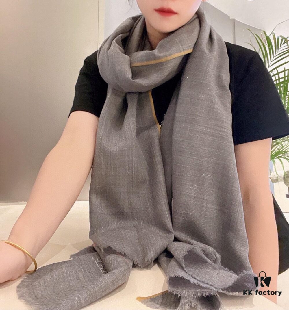 6931a941ccd8ab3d7af9da7a Hermès-style Luxury Scarf with Metal Frame Design, Made from Kashmiri Cashmere
