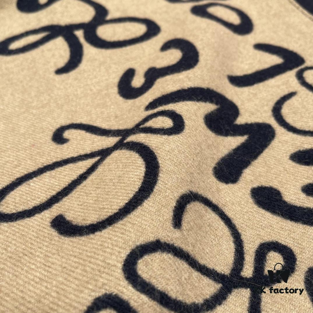 6931a95eccd8ab3d7af9dc2b LOEWE 2022 Fall/Winter Graffiti Scarf – A Playful and Youthful Winter Must-Have
