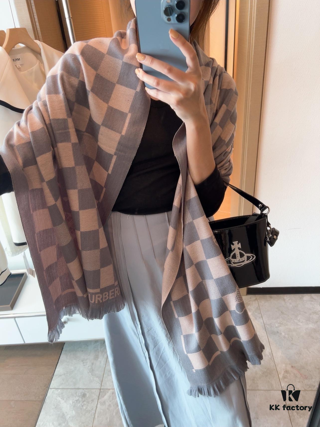 BURBERRY Cartoon Teddy Bear Scarf – This Year's Hottest Design with Premium Printing, Elegant and Sophisticated Style