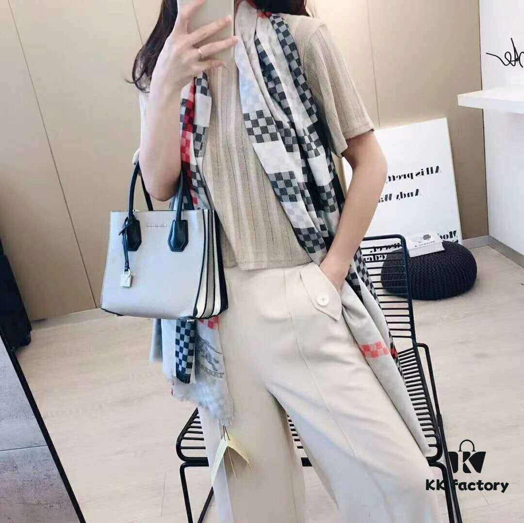 Burberry's Most Sincere Offer 😍 Exclusive Channel Item: Classic Check Cashmere Shawl by Renowned Ba Ba, A Must-Have for Everyone! Perfect Gift for Yourself or Others 🧣