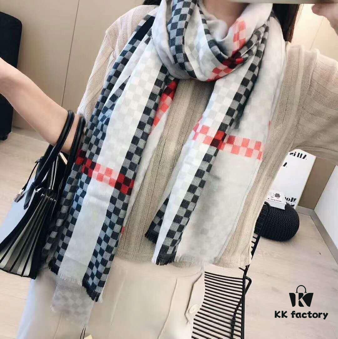 Burberry's Most Sincere Offer 😍 Exclusive Channel Item: Classic Check Cashmere Shawl by Renowned Ba Ba, A Must-Have for Everyone! Perfect Gift for Yourself or Others 🧣