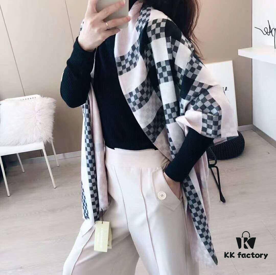 Burberry's Most Sincere Offer 😍 Exclusive Channel Item: Classic Check Cashmere Shawl by Renowned Ba Ba, A Must-Have for Everyone! Perfect Gift for Yourself or Others 🧣