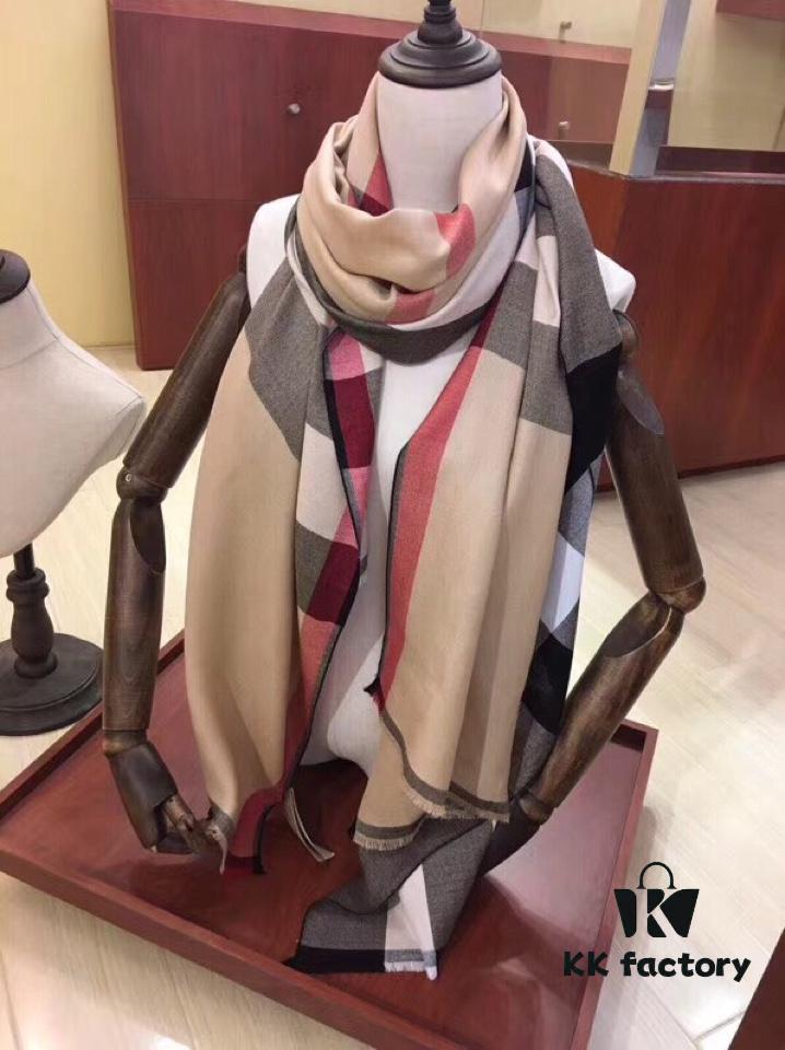 6931a96accd8ab3d7af9dcd9 Khaki Color Genuine Premium Cashmere! Latest Export to Dubai! Burberry Classic Check Diamond Weave Season!