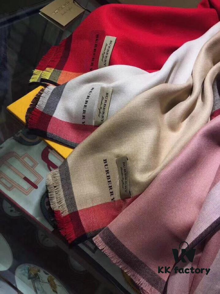 6931a96accd8ab3d7af9dce0 Khaki Color Genuine Premium Cashmere! Latest Export to Dubai! Burberry Classic Check Diamond Weave Season!
