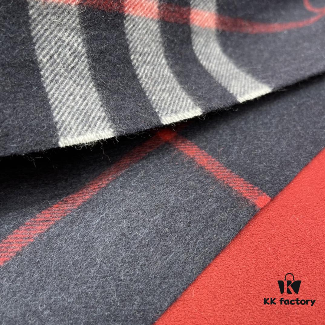 Navy Blue BURBERRY Classic Entry-Level Bestseller, Timeless Check Pattern, Simple and Elegant Unisex Scarf