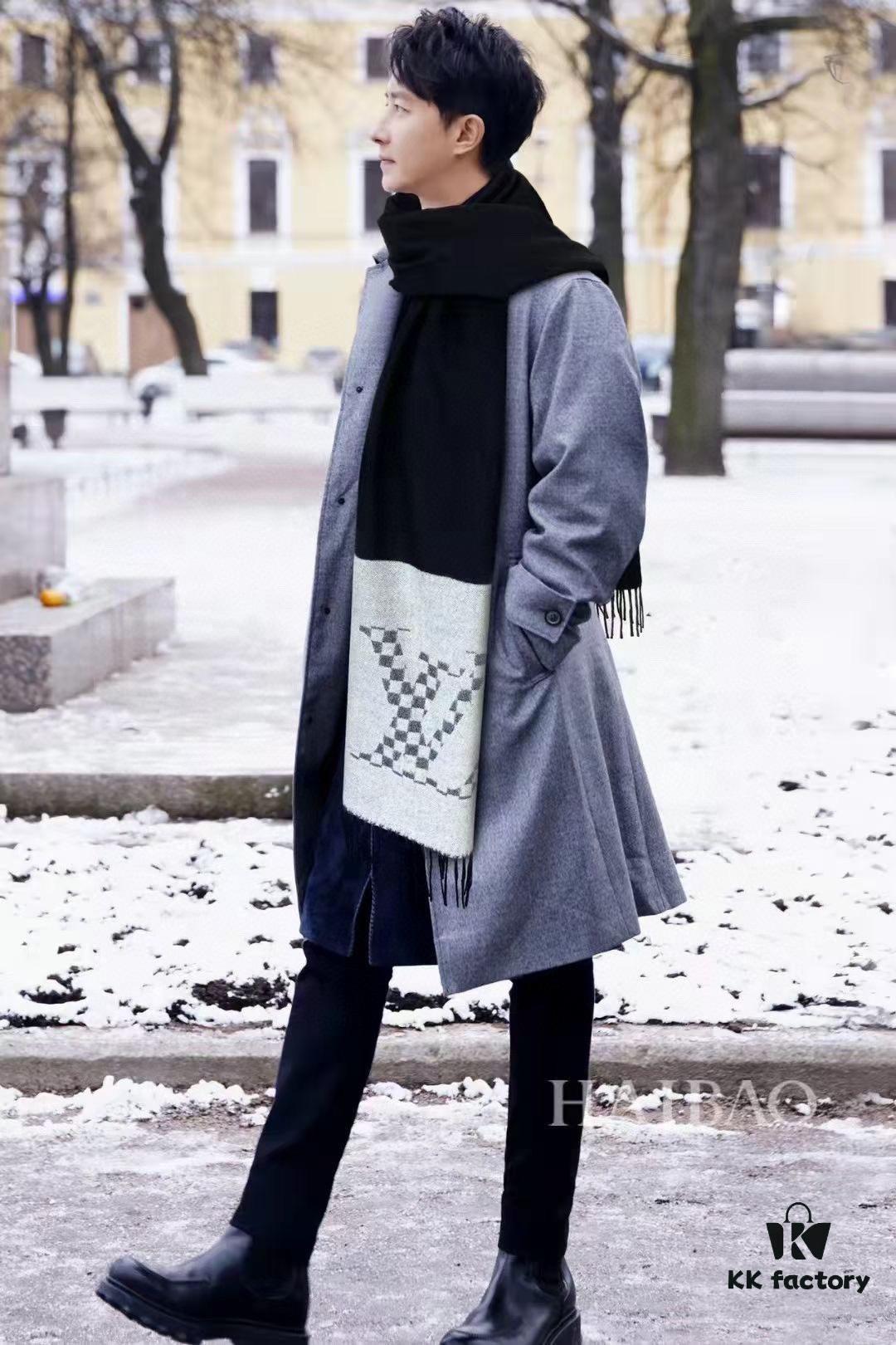 6931a979ccd8ab3d7af9ddcd LV Latest Black and Gray Men's Cashmere Scarf with Two-Tone Design