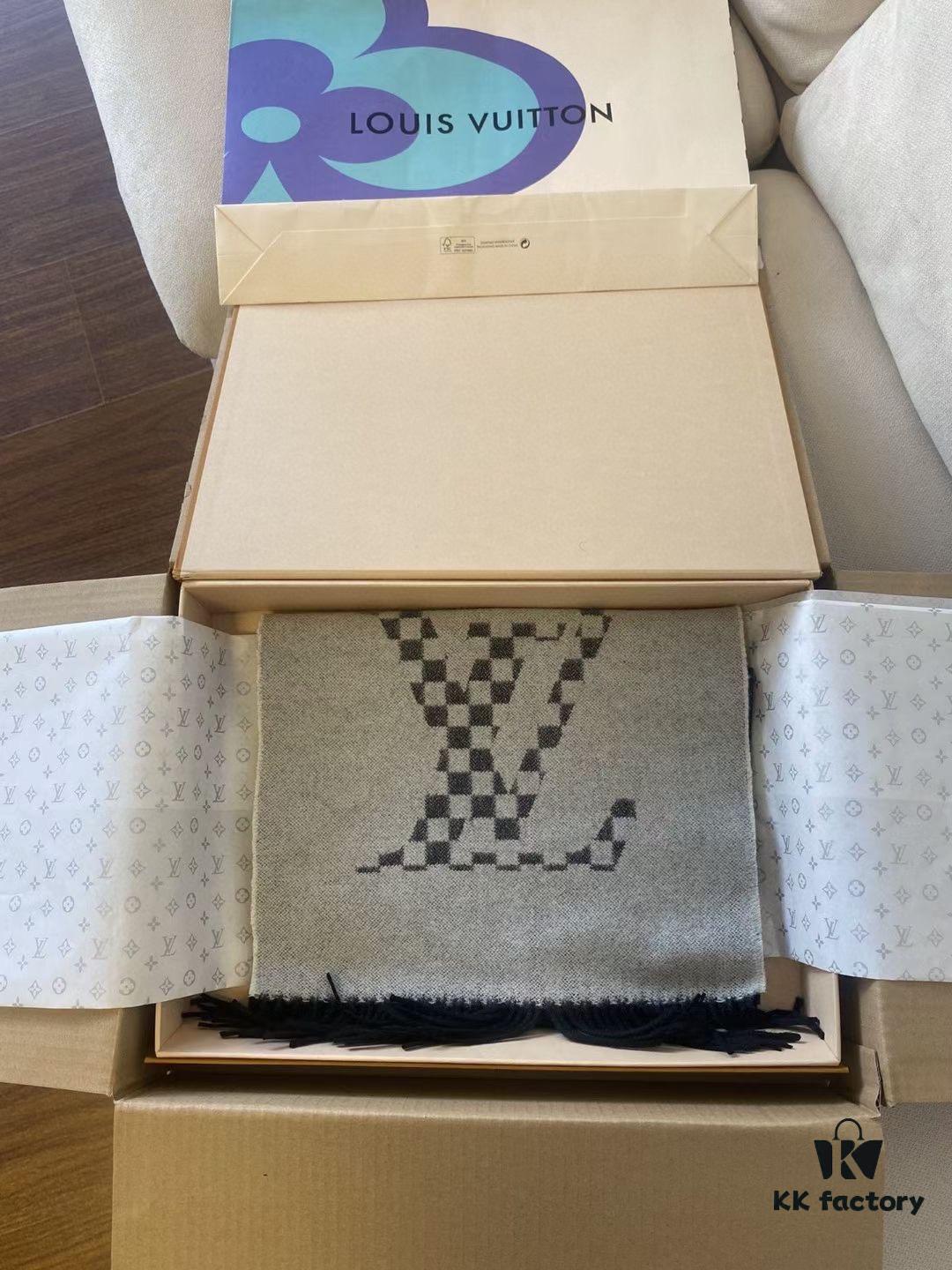 6931a979ccd8ab3d7af9ddcf LV Latest Black and Gray Men's Cashmere Scarf with Two-Tone Design